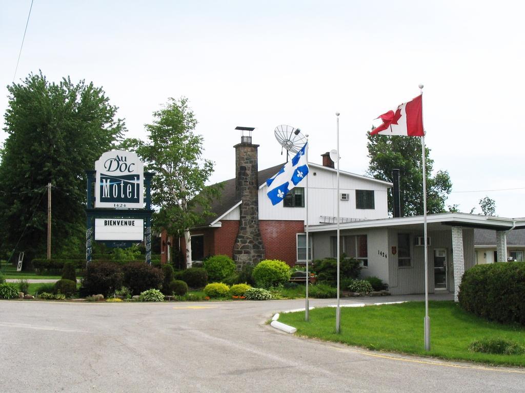 Au Doc Motel Repentigny Εξωτερικό φωτογραφία