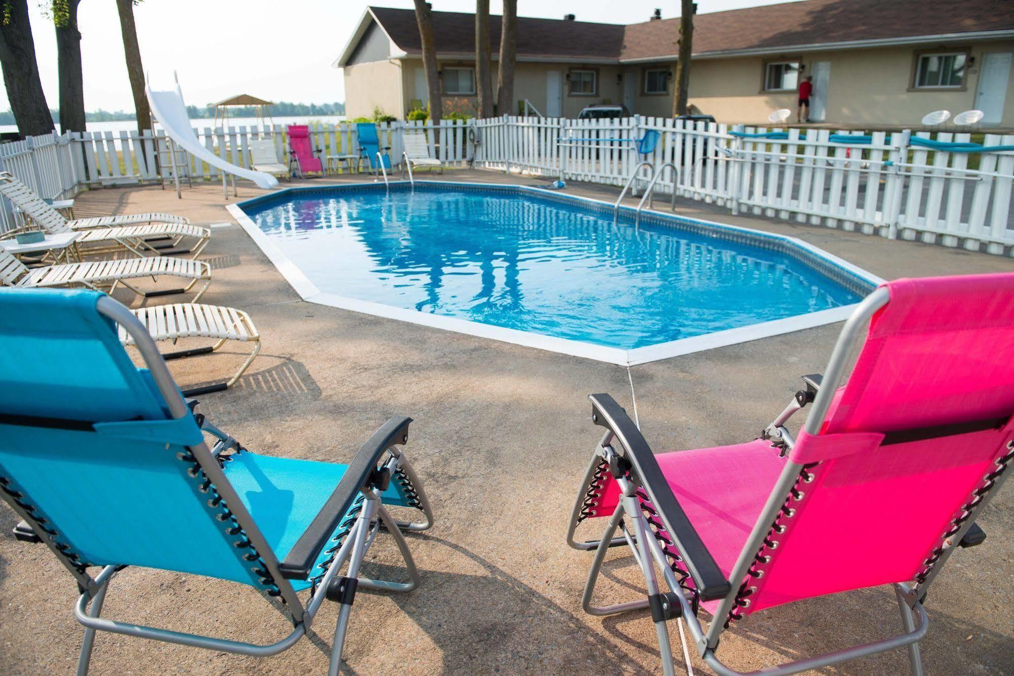 Au Doc Motel Repentigny Εξωτερικό φωτογραφία