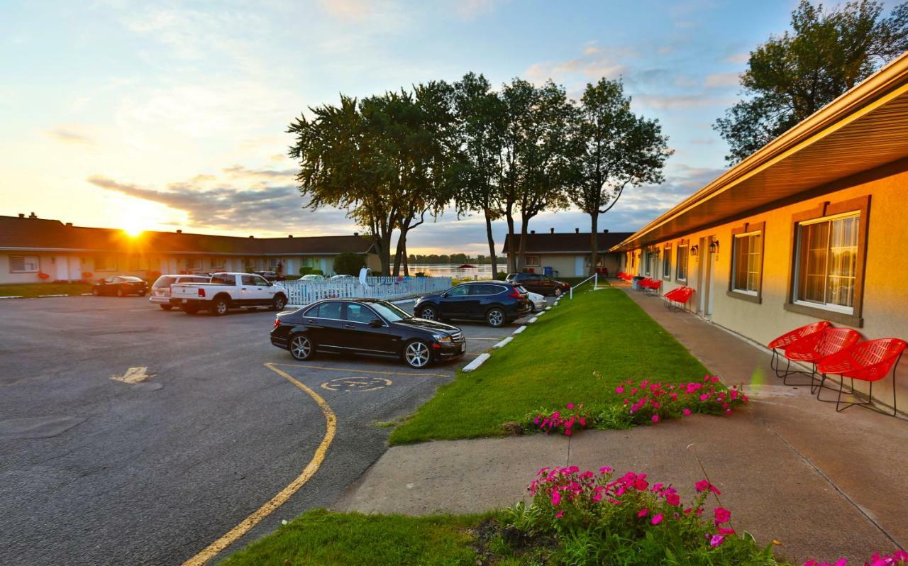 Au Doc Motel Repentigny Εξωτερικό φωτογραφία